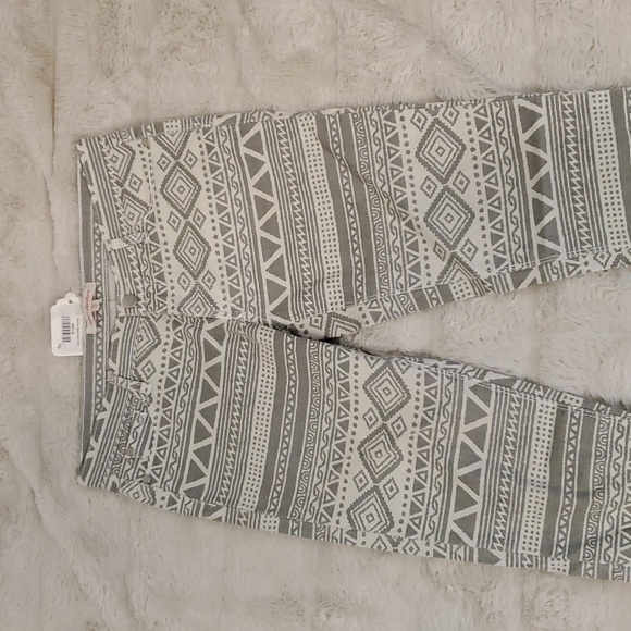 Dani Collection Aztec Print Low Rise Skinny Jeans NWT 6/8 - Picture 2 of 11
